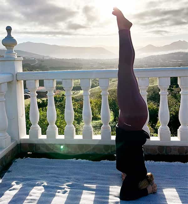 Invertida yoga - Profesora de yoga en Dos Hermanas